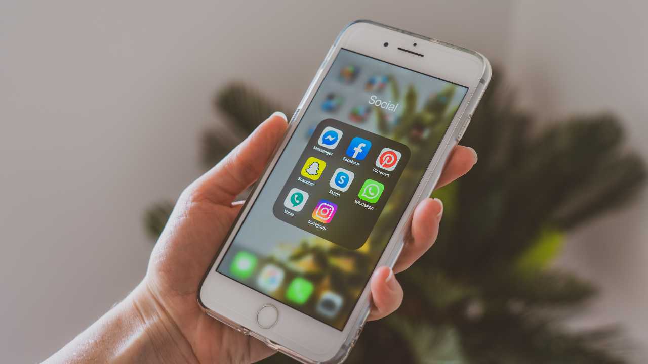 How to add your social media links on your Linkee page?